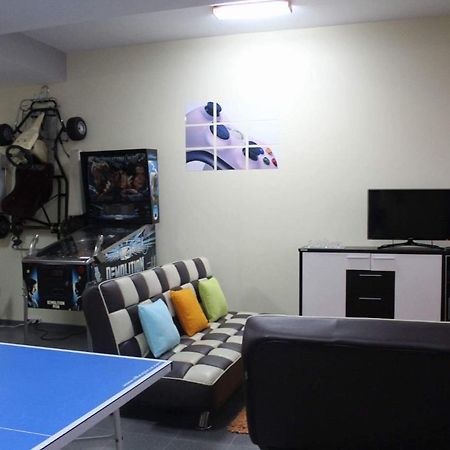 Villa Quinze - Luxurious 3 Bedroom Villa With Private Pool And Games Room & Amazing Views ポンタ・デルガダ エクステリア 写真