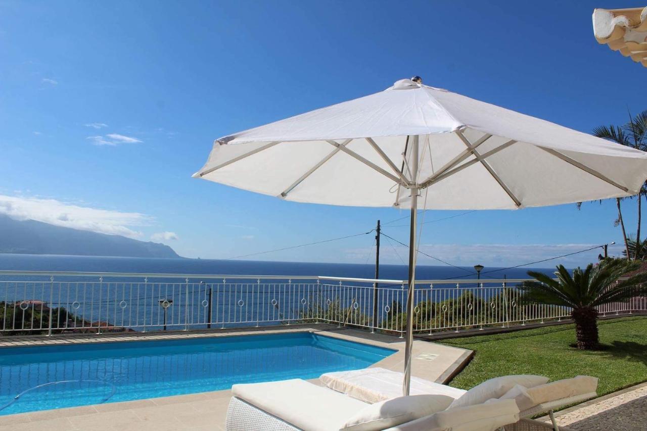 Villa Quinze - Luxurious 3 Bedroom Villa With Private Pool And Games Room & Amazing Views ポンタ・デルガダ エクステリア 写真
