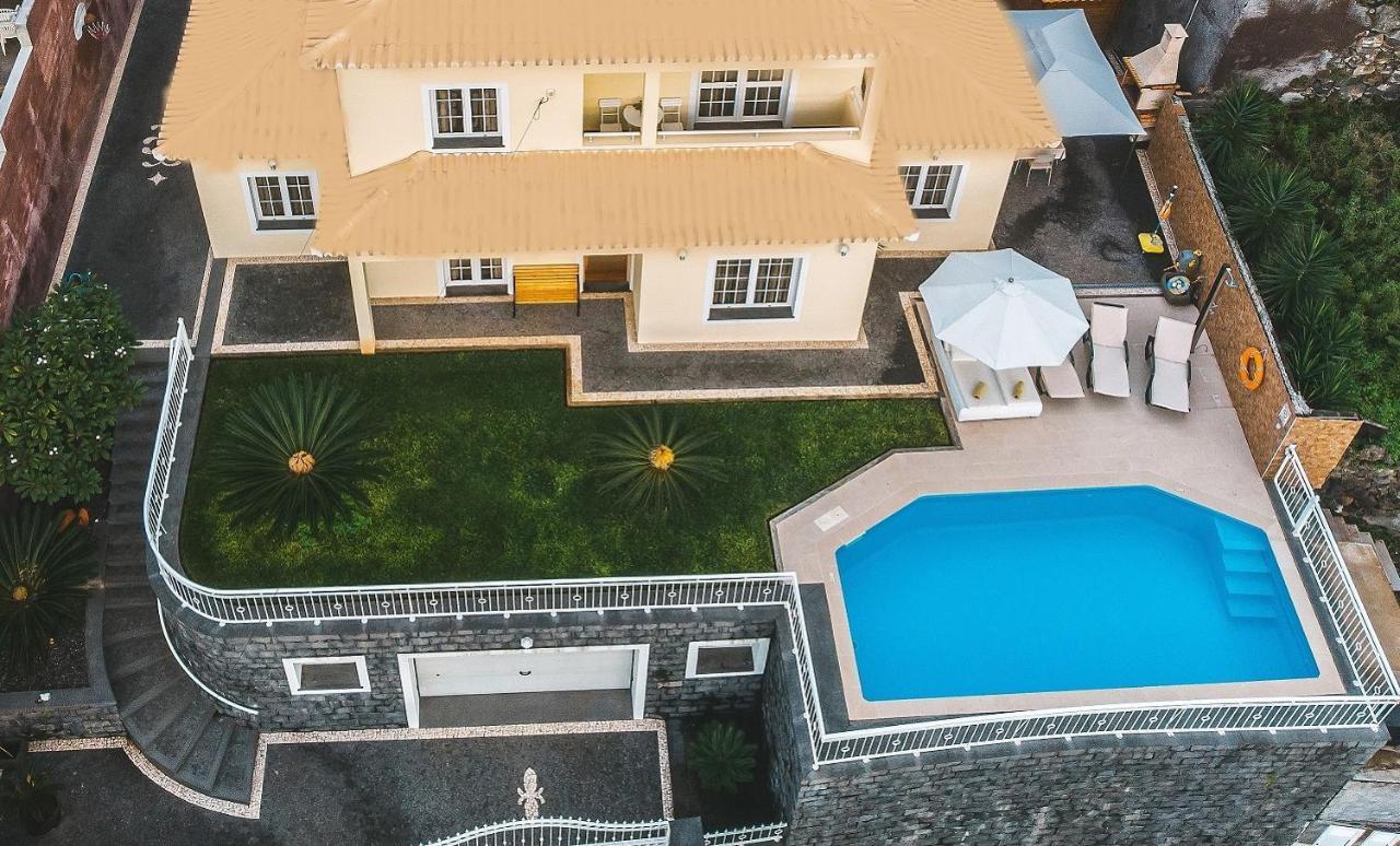 Villa Quinze - Luxurious 3 Bedroom Villa With Private Pool And Games Room & Amazing Views ポンタ・デルガダ エクステリア 写真